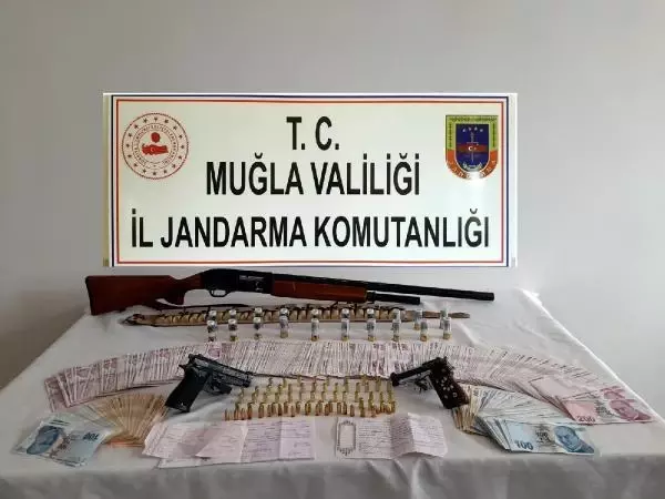 Son dakika haber: Ula'da tefecilik operasyonu: 3 gözaltı Son dakika haber: Ula'da tefecilik operasyonu: 3 gözaltı