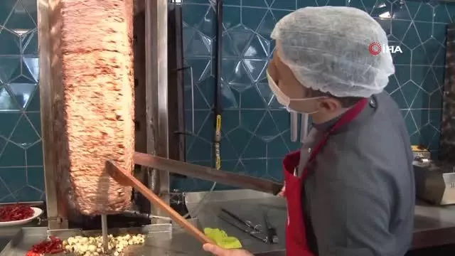 Ümraniye'de bir restoranda kripto parayla ödeme dönemi başladı Ümraniye'de bir restoranda kripto parayla ödeme dönemi başladı