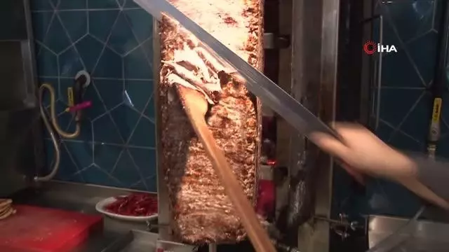 Ümraniye'de bir restoranda kripto parayla ödeme dönemi başladı Ümraniye'de bir restoranda kripto parayla ödeme dönemi başladı