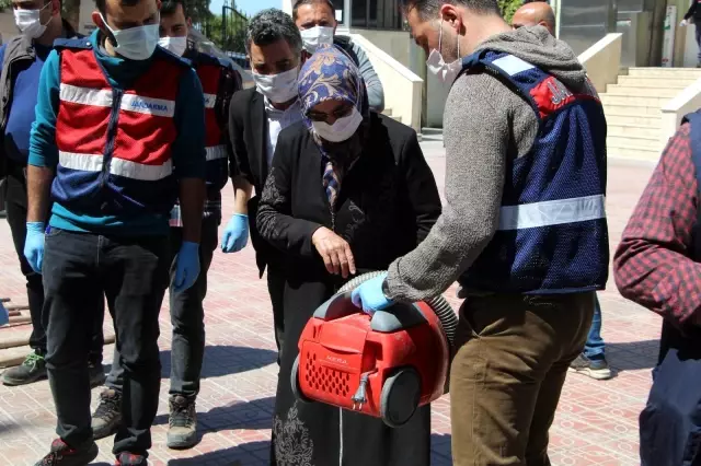 3 yıldır girdiği onlarca evden yüzlerce eşya çalan hırsızı, araçta yanına oturttuğu oyuncak ayı yakalattı 3 yıldır girdiği onlarca evden yüzlerce eşya çalan hırsızı, araçta yanına oturttuğu oyuncak ayı yakalattı