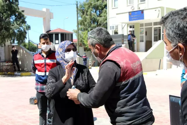 3 yıldır girdiği onlarca evden yüzlerce eşya çalan hırsızı, araçta yanına oturttuğu oyuncak ayı yakalattı 3 yıldır girdiği onlarca evden yüzlerce eşya çalan hırsızı, araçta yanına oturttuğu oyuncak ayı yakalattı