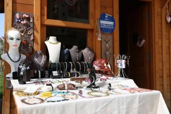 Üretim, iş birliği ve kadın dayanışma çarşısı 'Hünerli eller' Üretim, iş birliği ve kadın dayanışma çarşısı 'Hünerli eller'