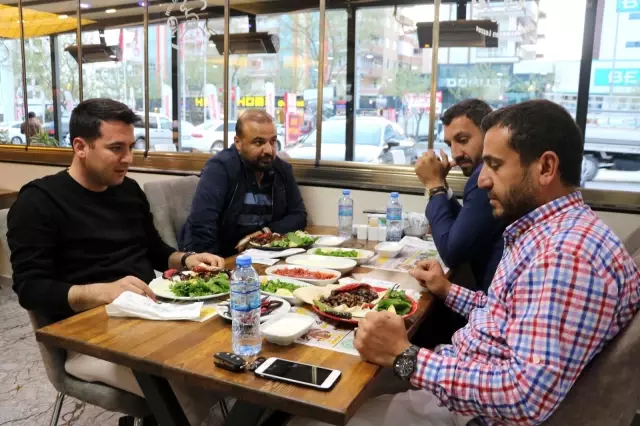 Urfalı ustalar, Edirneli ustaları ciğer kebabı yemeye davet etti Urfalı ustalar, Edirneli ustaları ciğer kebabı yemeye davet etti