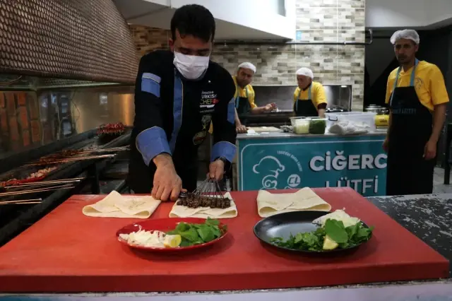 Urfalı ustalar, Edirneli ustaları ciğer kebabı yemeye davet etti Urfalı ustalar, Edirneli ustaları ciğer kebabı yemeye davet etti