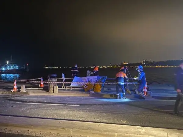 Son dakika haberleri: ÜSKÜDAR SAHİL YOLUNDA ZİNCİRLEME KAZA 2 YARALI Son dakika haberleri: ÜSKÜDAR SAHİL YOLUNDA ZİNCİRLEME KAZA 2 YARALI