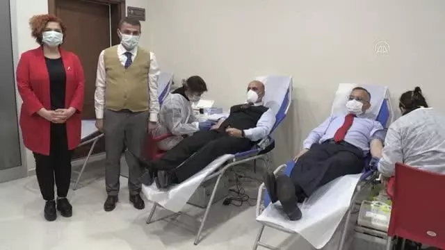 Vali Çeber, kan bağışı kampanyasına katıldı Vali Çeber, kan bağışı kampanyasına katıldı