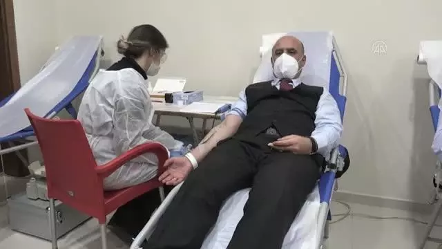 Vali Çeber, kan bağışı kampanyasına katıldı Vali Çeber, kan bağışı kampanyasına katıldı