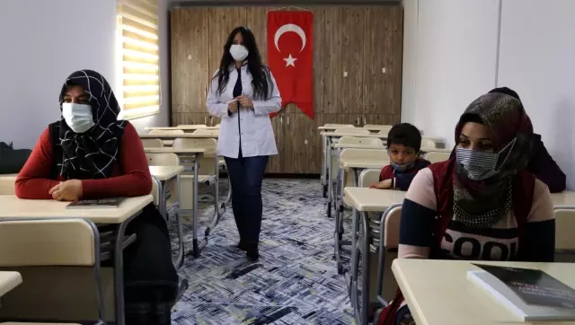 Vanlı kadınlar ADEM ile sosyalleşiyor Vanlı kadınlar ADEM ile sosyalleşiyor