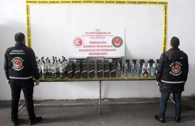 Bartın'da yabancı bandıralı gemide 88 şişe bandrolsüz alkollü içki ele geçirildi Bartın'da yabancı bandıralı gemide 88 şişe bandrolsüz alkollü içki ele geçirildi