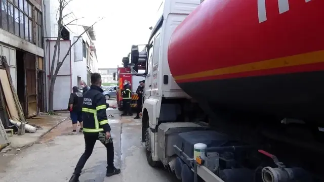 Yangında onlarca mobilya takımı zarar gördü Yangında onlarca mobilya takımı zarar gördü