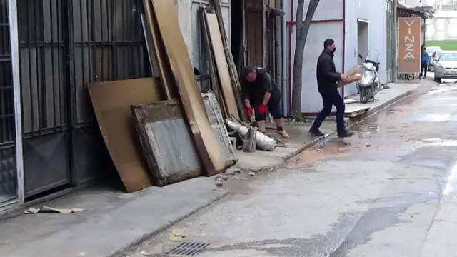 Yangında onlarca mobilya takımı zarar gördü Yangında onlarca mobilya takımı zarar gördü