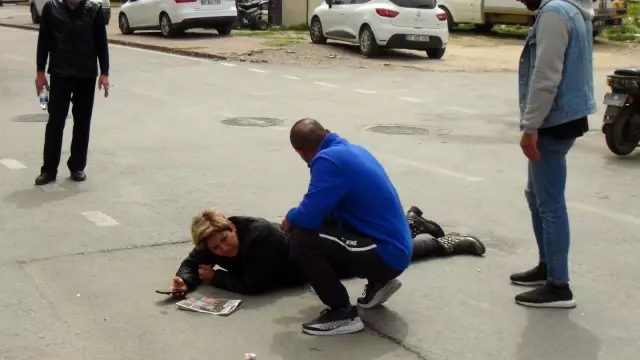 Son dakika haberleri | Otomobili görüp frene basan kadın hastanelik oldu, kaza anı kameraya böyle yansıdı Son dakika haberleri | Otomobili görüp frene basan kadın hastanelik oldu, kaza anı kameraya böyle yansıdı