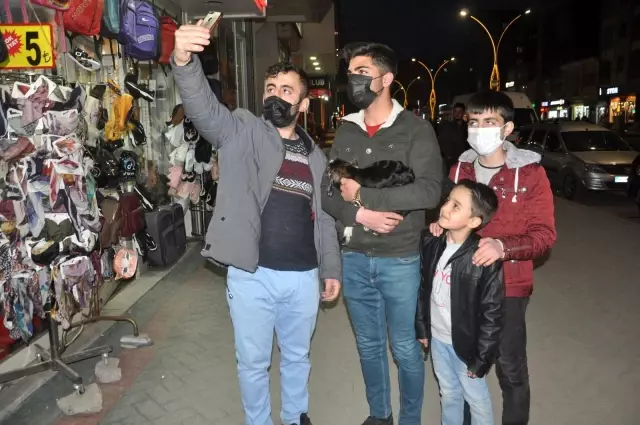 Yeni doğan oğlağa şefkat eli Yeni doğan oğlağa şefkat eli