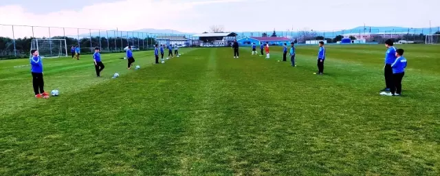 Yunusemre Belediyespor altyapısı doludizgin Yunusemre Belediyespor altyapısı doludizgin