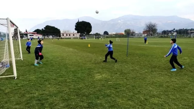 Yunusemre Belediyespor altyapısı doludizgin Yunusemre Belediyespor altyapısı doludizgin