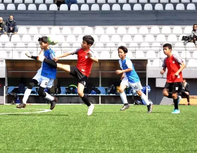 Yunusemre Belediyespor altyapısı doludizgin Yunusemre Belediyespor altyapısı doludizgin