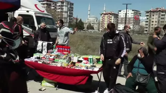 Zabıta ile pazar esnafı arasında gerginlik...Zabıtanın üzerine yürüdü Zabıta ile pazar esnafı arasında gerginlik...Zabıtanın üzerine yürüdü