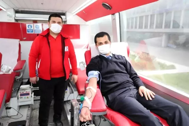Zabıtalar hayat olmak için kan bağışladı Zabıtalar hayat olmak için kan bağışladı