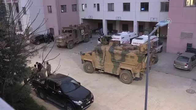 Zeytin Dalı Harekat bölgesinde şehit olan 2 askerin naaşı Kilis'e getirildi Zeytin Dalı Harekat bölgesinde şehit olan 2 askerin naaşı Kilis'e getirildi