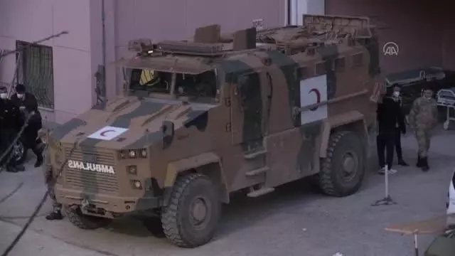 Zeytin Dalı Harekat bölgesinde şehit olan 2 askerin naaşı Kilis'e getirildi Zeytin Dalı Harekat bölgesinde şehit olan 2 askerin naaşı Kilis'e getirildi