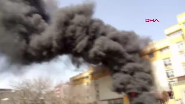 Ağrı'da zift tankerinde yangın; gökyüzüne siyah dumanlar yükseldi Ağrı'da zift tankerinde yangın; gökyüzüne siyah dumanlar yükseldi