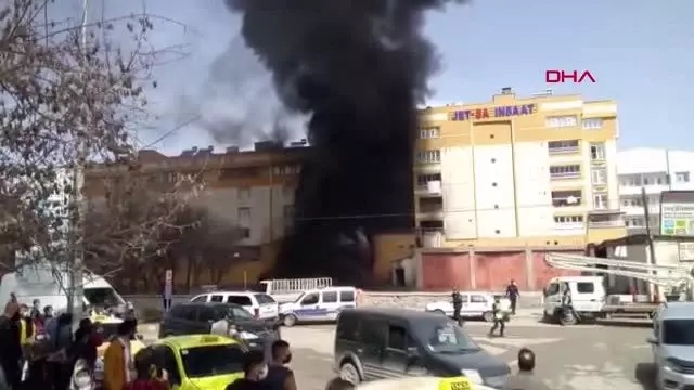 Ağrı'da zift tankerinde yangın; gökyüzüne siyah dumanlar yükseldi Ağrı'da zift tankerinde yangın; gökyüzüne siyah dumanlar yükseldi