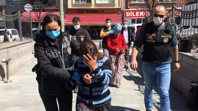 ESKİŞEHİR - Evlerden hırsızlık yaptıkları iddia edilen 5 şüpheli tutuklandı ESKİŞEHİR - Evlerden hırsızlık yaptıkları iddia edilen 5 şüpheli tutuklandı
