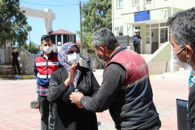 3 yıldır girdiği onlarca evden yüzlerce eşya çaldı, arabasındaki oyuncak ayı ile yakayı ele verdi 3 yıldır girdiği onlarca evden yüzlerce eşya çaldı, arabasındaki oyuncak ayı ile yakayı ele verdi