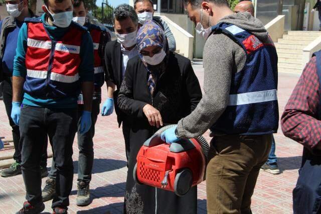 3 yıldır girdiği onlarca evden yüzlerce eşya çaldı, arabasındaki oyuncak ayı ile yakayı ele verdi 3 yıldır girdiği onlarca evden yüzlerce eşya çaldı, arabasındaki oyuncak ayı ile yakayı ele verdi