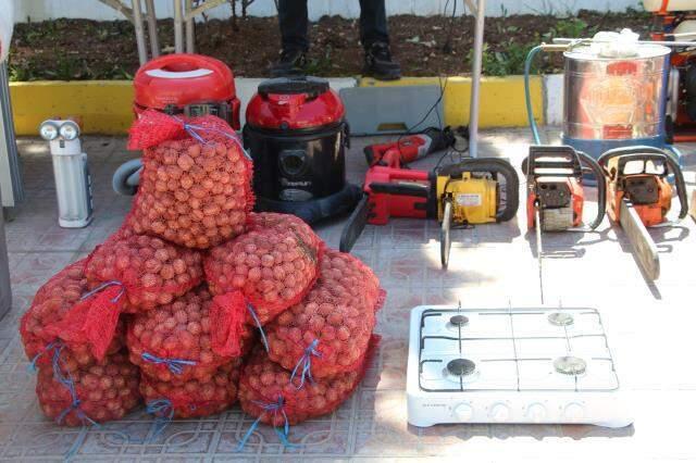3 yıldır girdiği onlarca evden yüzlerce eşya çaldı, arabasındaki oyuncak ayı ile yakayı ele verdi 3 yıldır girdiği onlarca evden yüzlerce eşya çaldı, arabasındaki oyuncak ayı ile yakayı ele verdi
