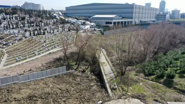 500 yıllık köprünün üzeine beton atmışlar 500 yıllık köprünün üzeine beton atmışlar