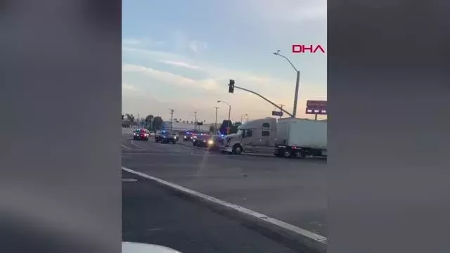 Son dakika... ABD'de polisin 'dur' ihtarına uymayıp kaçan şüpheliyi TIR şoförü yakalattı Son dakika... ABD'de polisin 'dur' ihtarına uymayıp kaçan şüpheliyi TIR şoförü yakalattı
