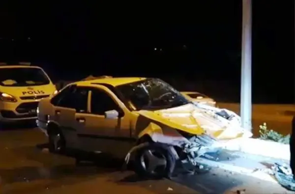 Adıyaman'da, takla atan otomobildeki 4 kişi yaralandı Adıyaman'da, takla atan otomobildeki 4 kişi yaralandı