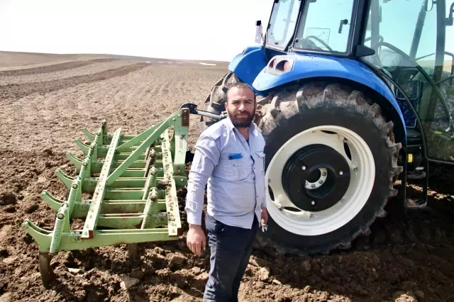 Ağrılı çiftçilerin tohum ekme mesaisi başladı Ağrılı çiftçilerin tohum ekme mesaisi başladı