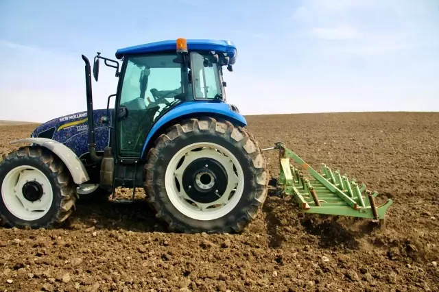 Ağrılı çiftçilerin tohum ekme mesaisi başladı Ağrılı çiftçilerin tohum ekme mesaisi başladı