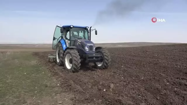 Ağrılı çiftçilerin tohum ekme mesaisi başladı Ağrılı çiftçilerin tohum ekme mesaisi başladı