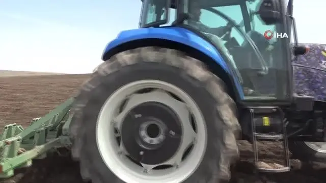 Ağrılı çiftçilerin tohum ekme mesaisi başladı Ağrılı çiftçilerin tohum ekme mesaisi başladı