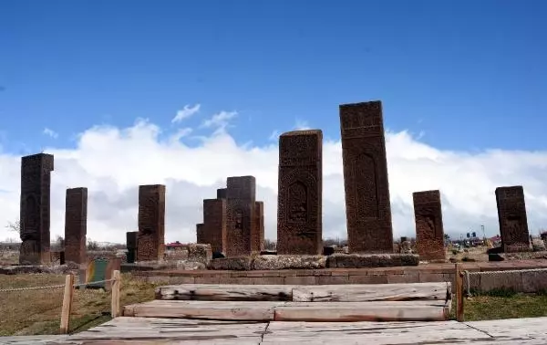 AHLAT'IN ANIT MEZARLARI, DÜNYAYA TANITILACAK AHLAT'IN ANIT MEZARLARI, DÜNYAYA TANITILACAK