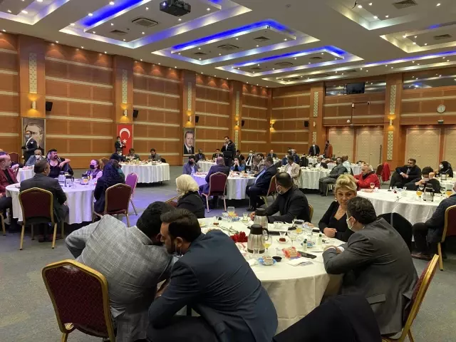 AK Parti İstanbul İl Başkanı Kabaktepe, roman vatandaşları ile bir araya geldi AK Parti İstanbul İl Başkanı Kabaktepe, roman vatandaşları ile bir araya geldi