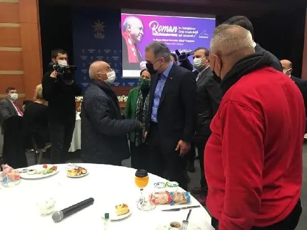 AK PARTİ İSTANBUL İL BAŞKANI KABAKTEPE, ROMANLARLA BULUŞTU AK PARTİ İSTANBUL İL BAŞKANI KABAKTEPE, ROMANLARLA BULUŞTU
