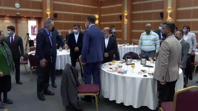AK Parti İstanbul İl Başkanı Osman Nuri Kabaktepe, Roman temsilcileriyle buluştu AK Parti İstanbul İl Başkanı Osman Nuri Kabaktepe, Roman temsilcileriyle buluştu