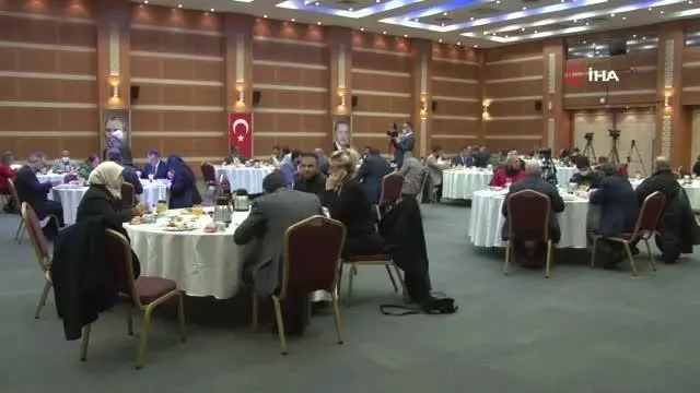 AK Parti İstanbul İl Başkanı Kabaktepe, roman vatandaşları ile bir araya geldi AK Parti İstanbul İl Başkanı Kabaktepe, roman vatandaşları ile bir araya geldi