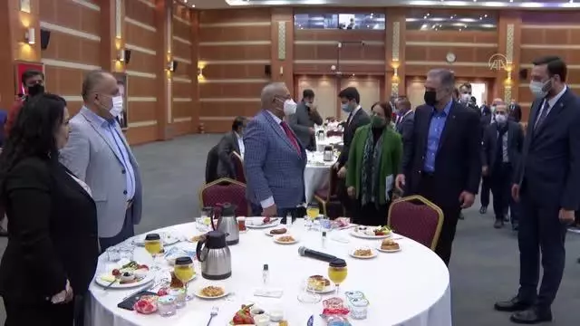 AK Parti İstanbul İl Başkanı Osman Nuri Kabaktepe, Roman temsilcileriyle buluştu AK Parti İstanbul İl Başkanı Osman Nuri Kabaktepe, Roman temsilcileriyle buluştu