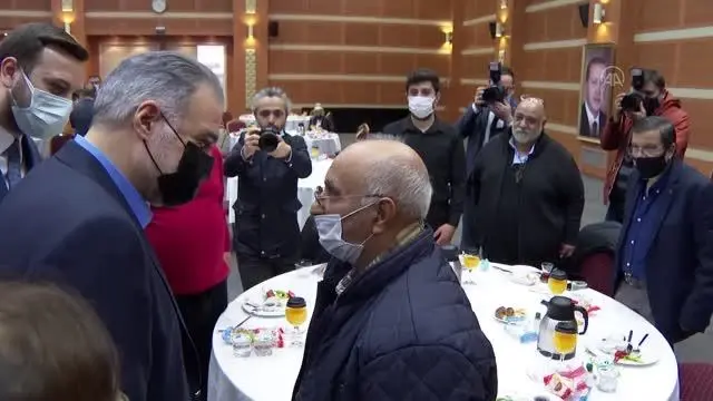 AK Parti İstanbul İl Başkanı Osman Nuri Kabaktepe, Roman temsilcileriyle buluştu AK Parti İstanbul İl Başkanı Osman Nuri Kabaktepe, Roman temsilcileriyle buluştu