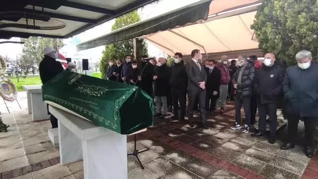 AK Parti İstanbul Milletvekili Erol Kaya'nın vefat eden annesi toprağa verildi AK Parti İstanbul Milletvekili Erol Kaya'nın vefat eden annesi toprağa verildi