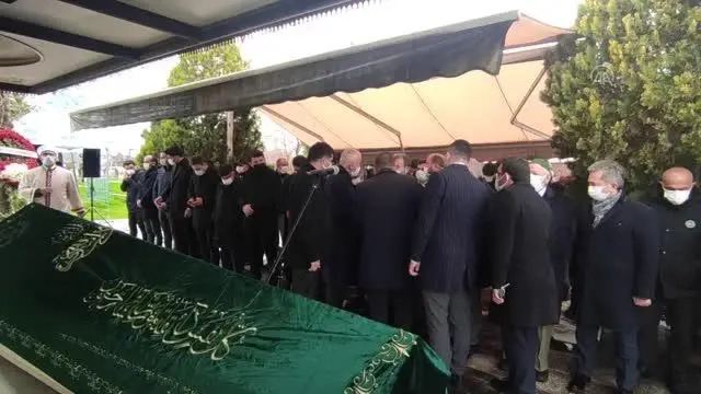 AK Parti İstanbul Milletvekili Erol Kaya'nın vefat eden annesi toprağa verildi AK Parti İstanbul Milletvekili Erol Kaya'nın vefat eden annesi toprağa verildi