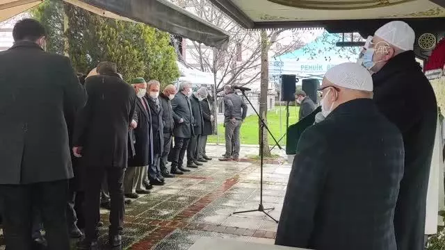 AK Parti İstanbul Milletvekili Erol Kaya'nın vefat eden annesi toprağa verildi AK Parti İstanbul Milletvekili Erol Kaya'nın vefat eden annesi toprağa verildi