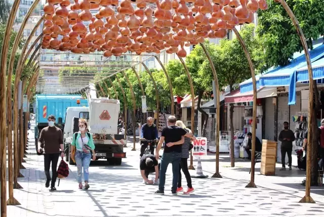 Alanya'nın Kabak Sokağı engellerle hayat buldu Alanya'nın Kabak Sokağı engellerle hayat buldu