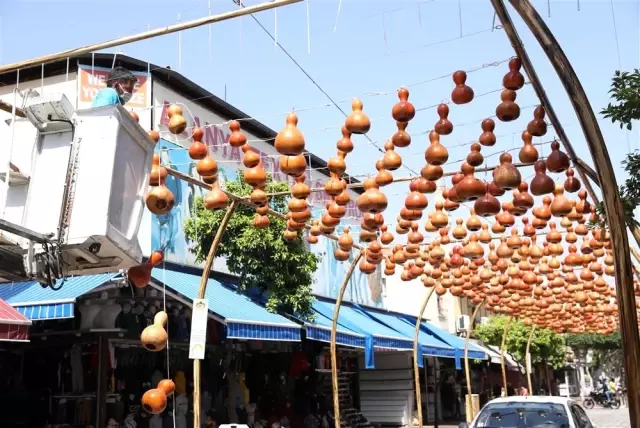 Alanya'nın Kabak Sokağı engellerle hayat buldu Alanya'nın Kabak Sokağı engellerle hayat buldu