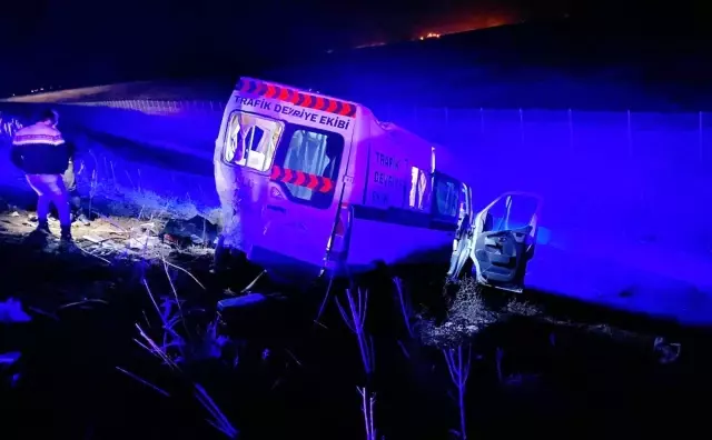 Son dakika haberi... Alkollü sürücü trafik devriye minibüsüne çarptı: 1 ölü, 1 yaralı Son dakika haberi... Alkollü sürücü trafik devriye minibüsüne çarptı: 1 ölü, 1 yaralı